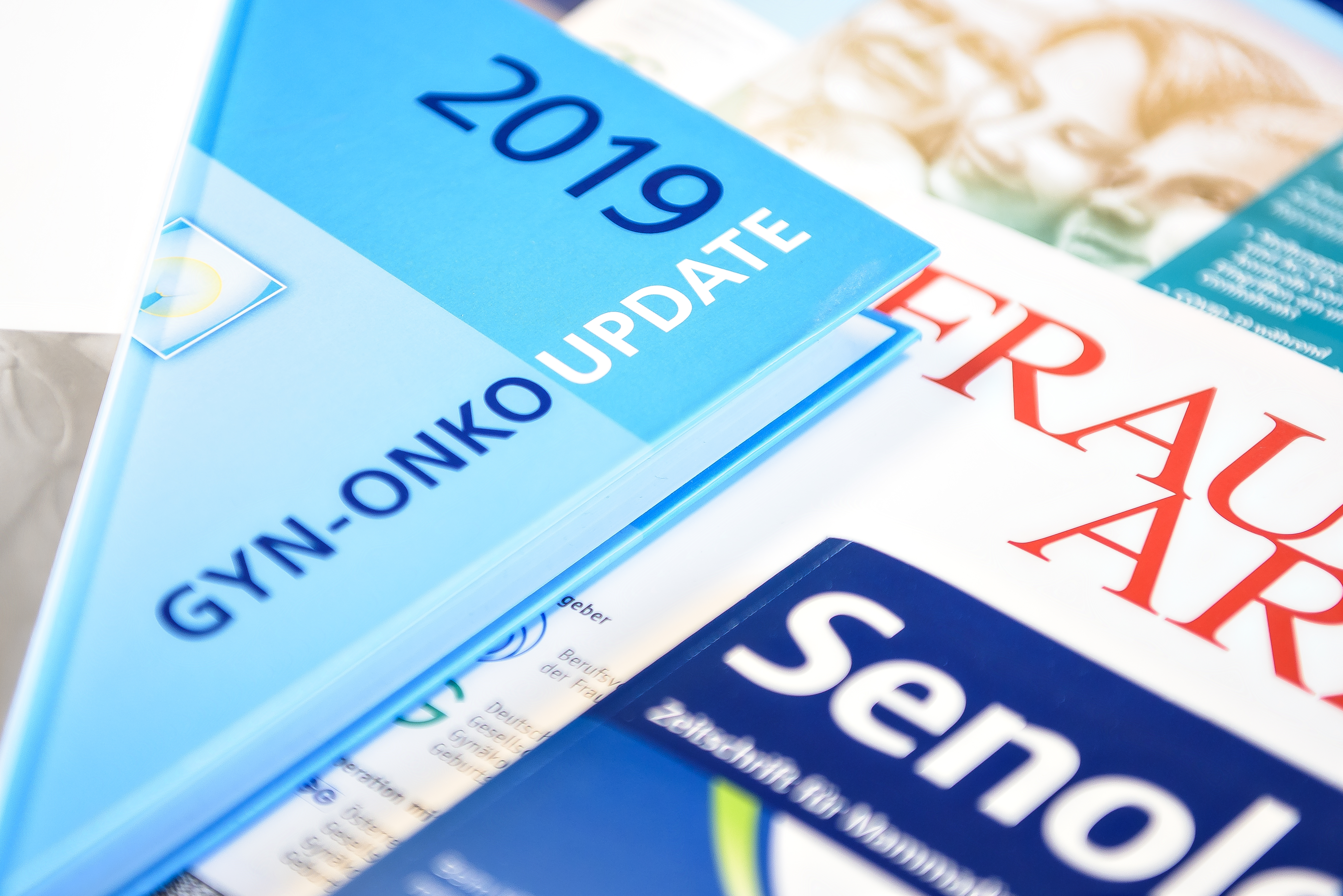 Fachliteratur - Zeitschriften und Flyer zum Thema Gyn-Onko
