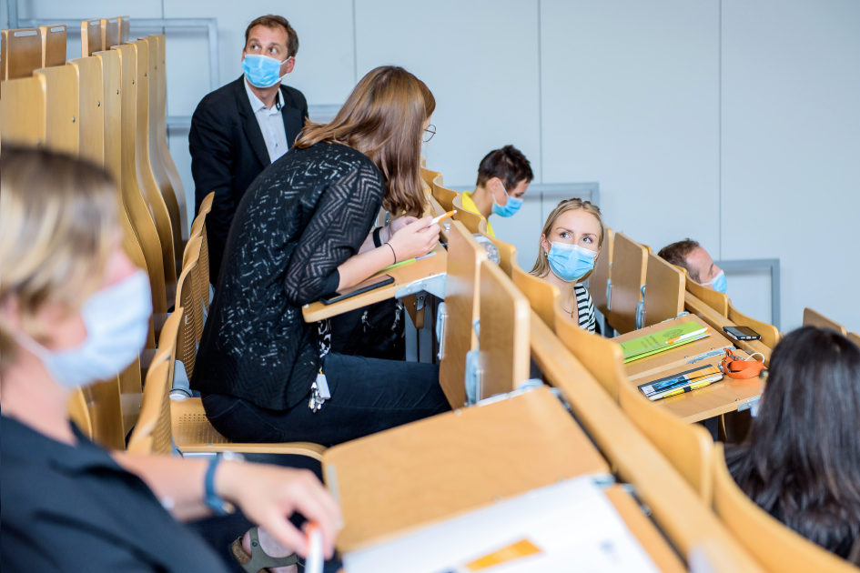 Menschen im Hörsaal