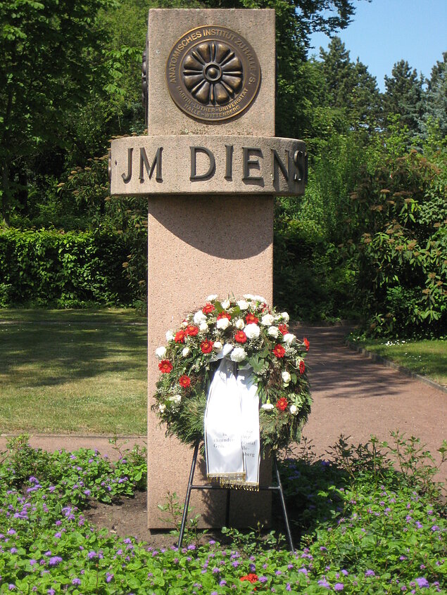 Stele auf der Ehrengrabstätte