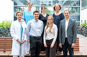 v.l.n.r.: Dr. Konstantin Hauschild, Telse Wagner, Philip Sorge, Sophie Rauschenberg, Julika Elisa Friedrich, Prof. Dr. Eva J. Kantelhardt, Prof. Dr. Michael Heuser.