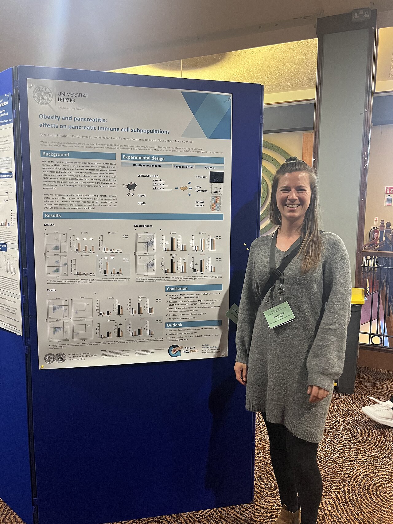 PhD Kandidatin Anne-Kristin Fritsche präsentiert ihr Poster