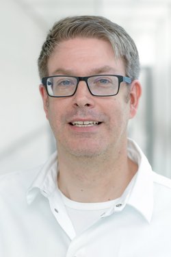 Dr. med. Frank-Peter Sieker