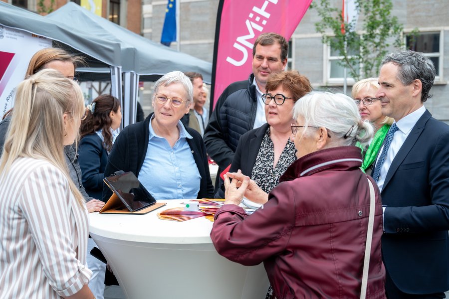 Herzwoche Sachsen-Anhalt: Ministerin besucht Aktionsstand der UMH  