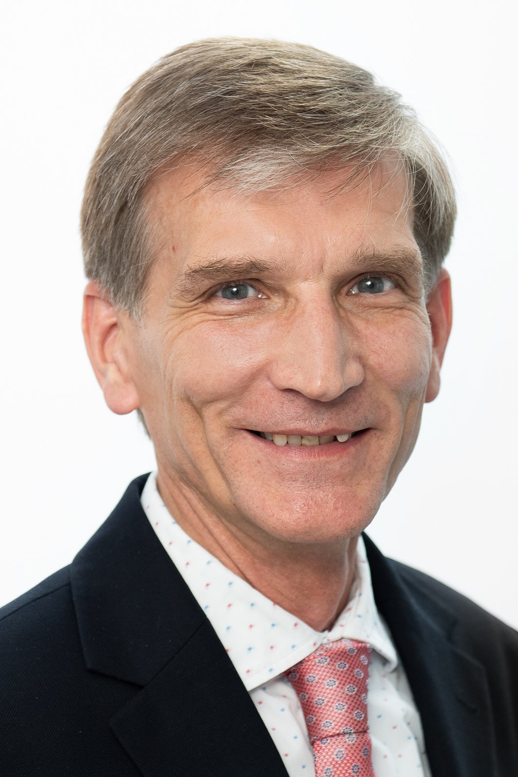 Dr. med. Julian Hering