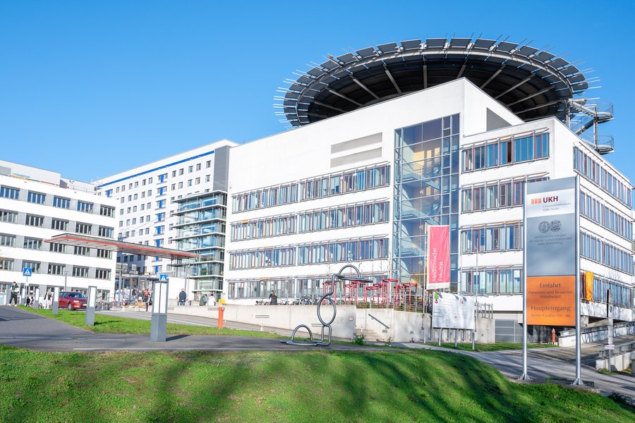 Blick auf das Universitätsklinikum Halle  Blick auf das Universitätsklinikum Halle