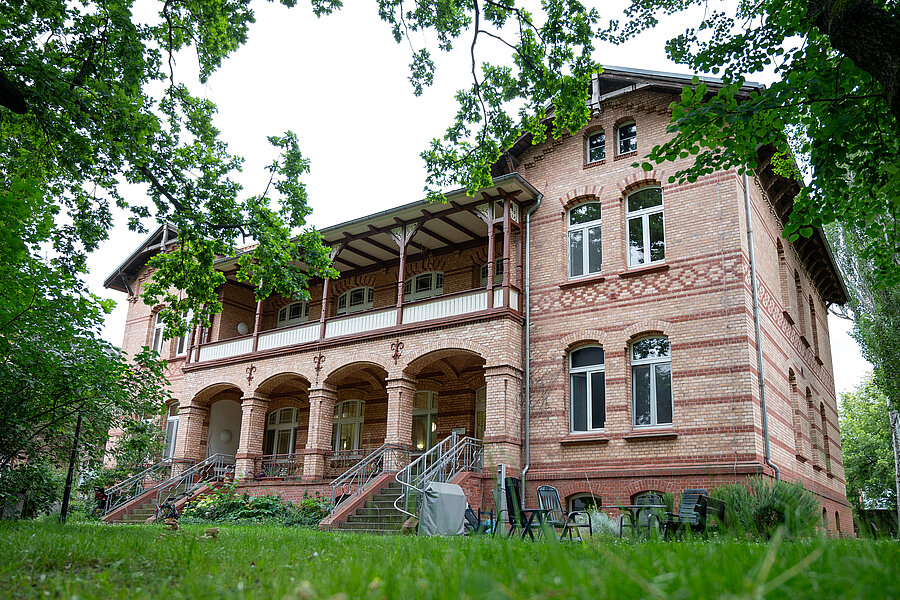 Historisches Backsteingebäude der Universitätsklinik und Poliklinik für Psychiatrie, Psychotherapie und Psychosomatik in Halle (Saale), Veranstaltungsort des Tags der offenen Tür am 8. Oktober 2025.  Historisches Backsteingebäude der Universitätsklinik und Poliklinik für Psychiatrie, Psychotherapie und Psychosomatik in Halle (Saale), Veranstaltungsort des Tags der offenen Tür am 8. Oktober 2025.