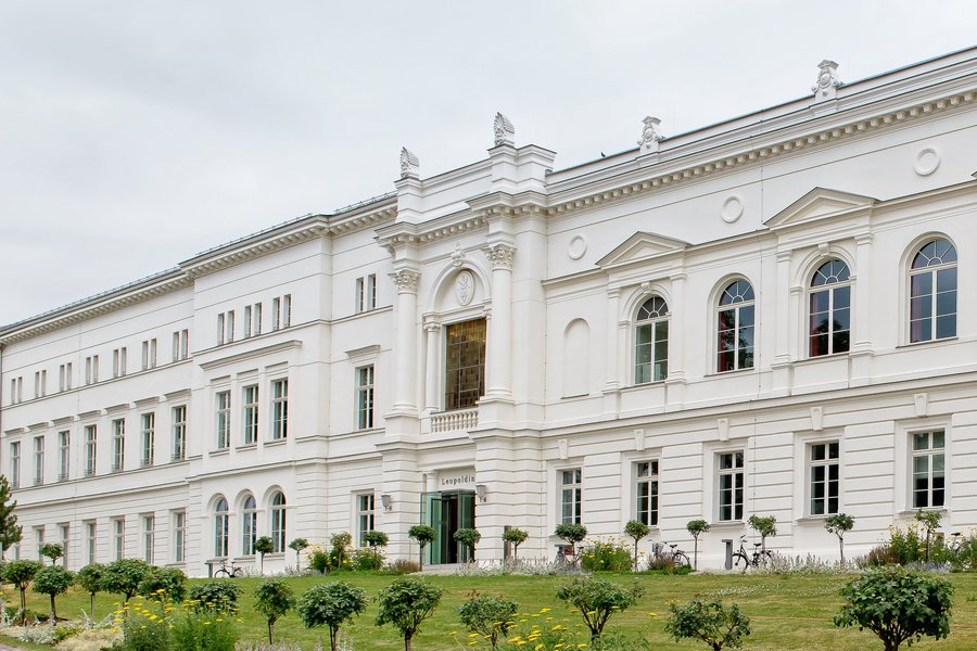 Leopoldina in Halle - Gebäudeansicht  Leopoldina in Halle - Gebäudeansicht