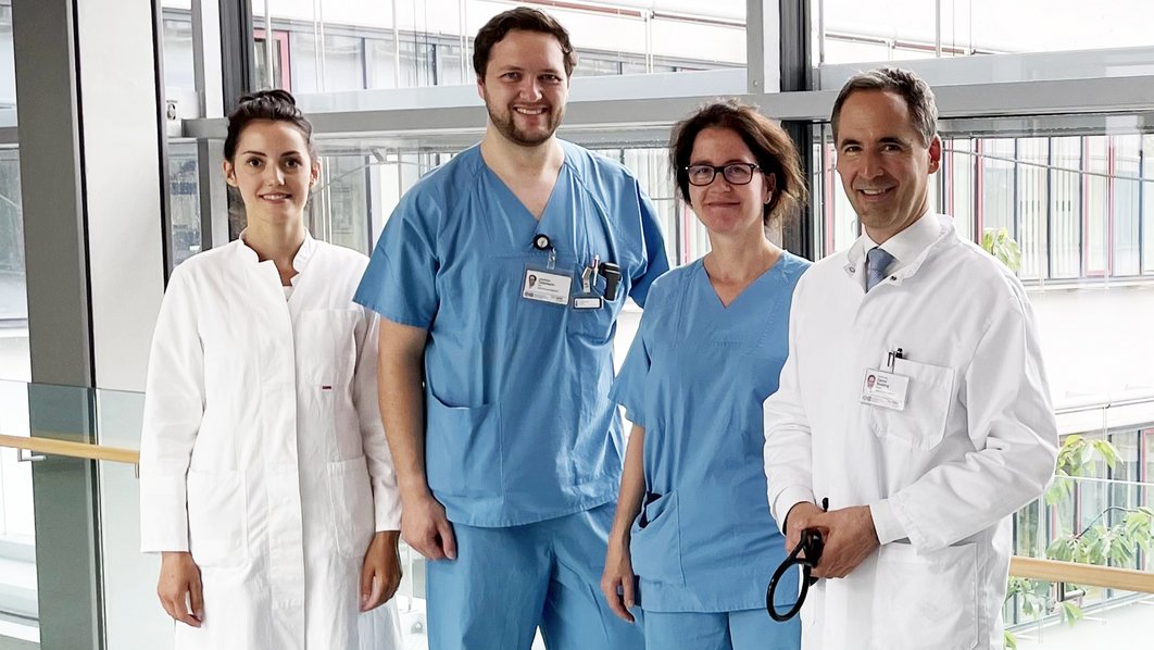 Das Forschungsteam: Doktorandin Zoe Kefalianakis, Oberarzt Dr. Jochen Dutzmann, Study Nurse Kathrin Ludwig und Klinikdirektor Prof. Dr. Daniel Sedding (v. l. n. r.)