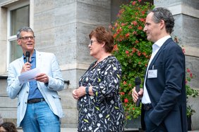 Bürgermeister Egbert Geier, Ministerin Petra Grimm-Benne und Prof. Dr. Daniel Sedding eröffnen den Aktionstag auf dem Marktplatz.