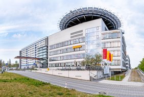 Frontansicht Universitätsklinikum Halle Haupteingang