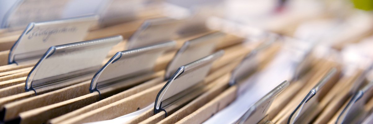 Hängeregister in einem Aktenschrank