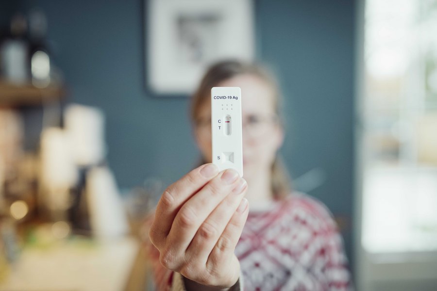 Vor der Lehre den Rachen abstreichen: Kostenlose Schnelltests für ein sicheres Medizinstudium in Halle  